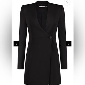 ALICE + OLIVIA
Guenda Curved Neckline Blazer Dress Black